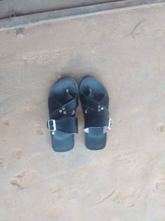 SANDALES