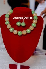 COLLIER ET BOUCLES D'OREILLES