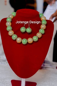 COLLIER ET BOUCLES D'OREILLES