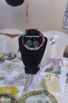 COLLIER ET BOUCLE D'OREILLES